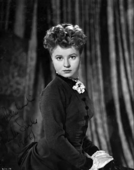 Prunella Scales peinados